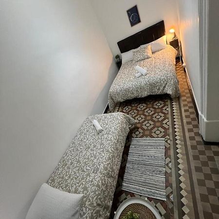 A & M Barcelona Hostal Exterior photo