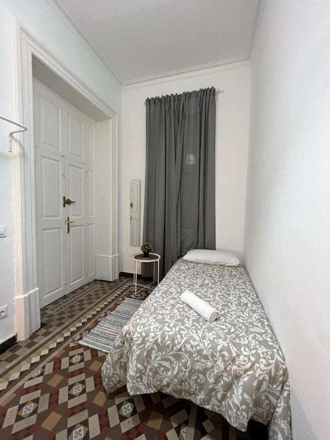 A & M Barcelona Hostal Exterior photo