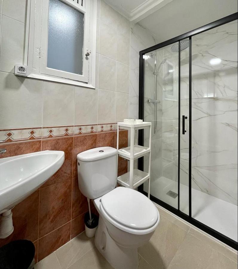 A & M Barcelona Hostal Exterior photo
