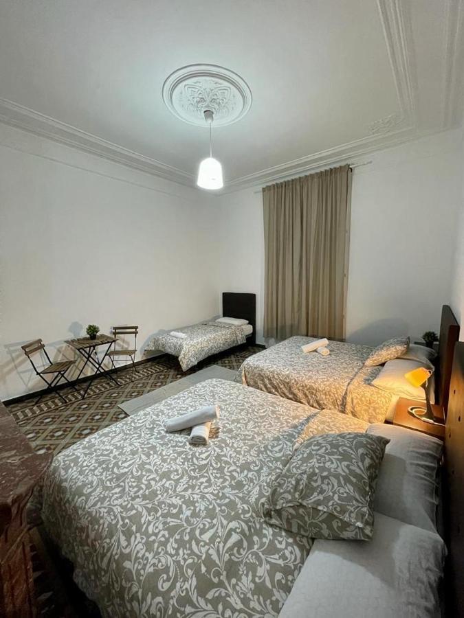 A & M Barcelona Hostal Exterior photo