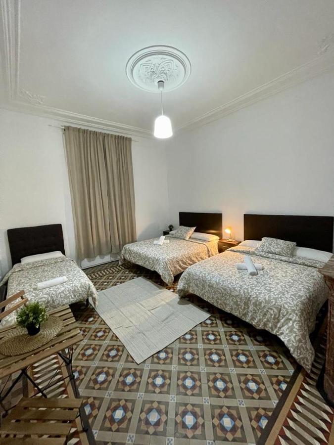 A & M Barcelona Hostal Exterior photo