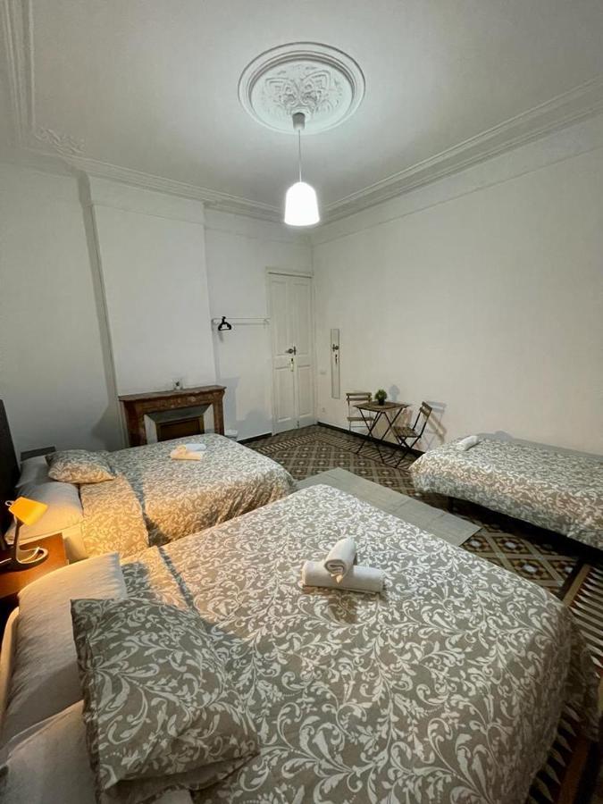 A & M Barcelona Hostal Exterior photo