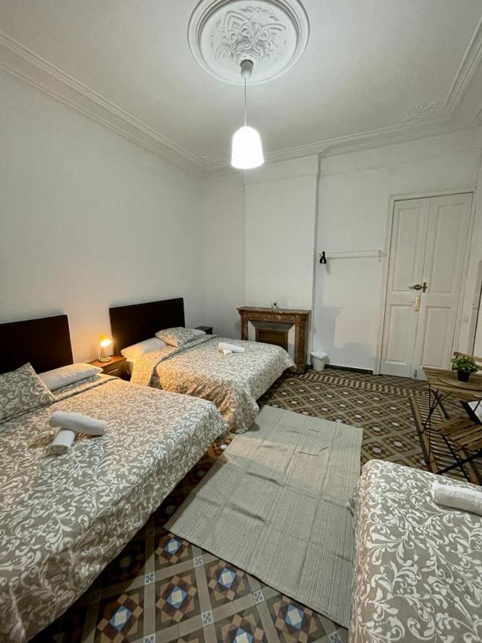 A & M Barcelona Hostal Exterior photo